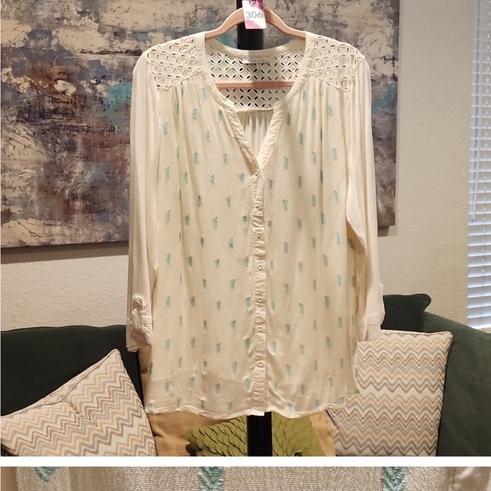 Skies are Blue top off white & mint green arrow size 1X blouse flowy Boho top